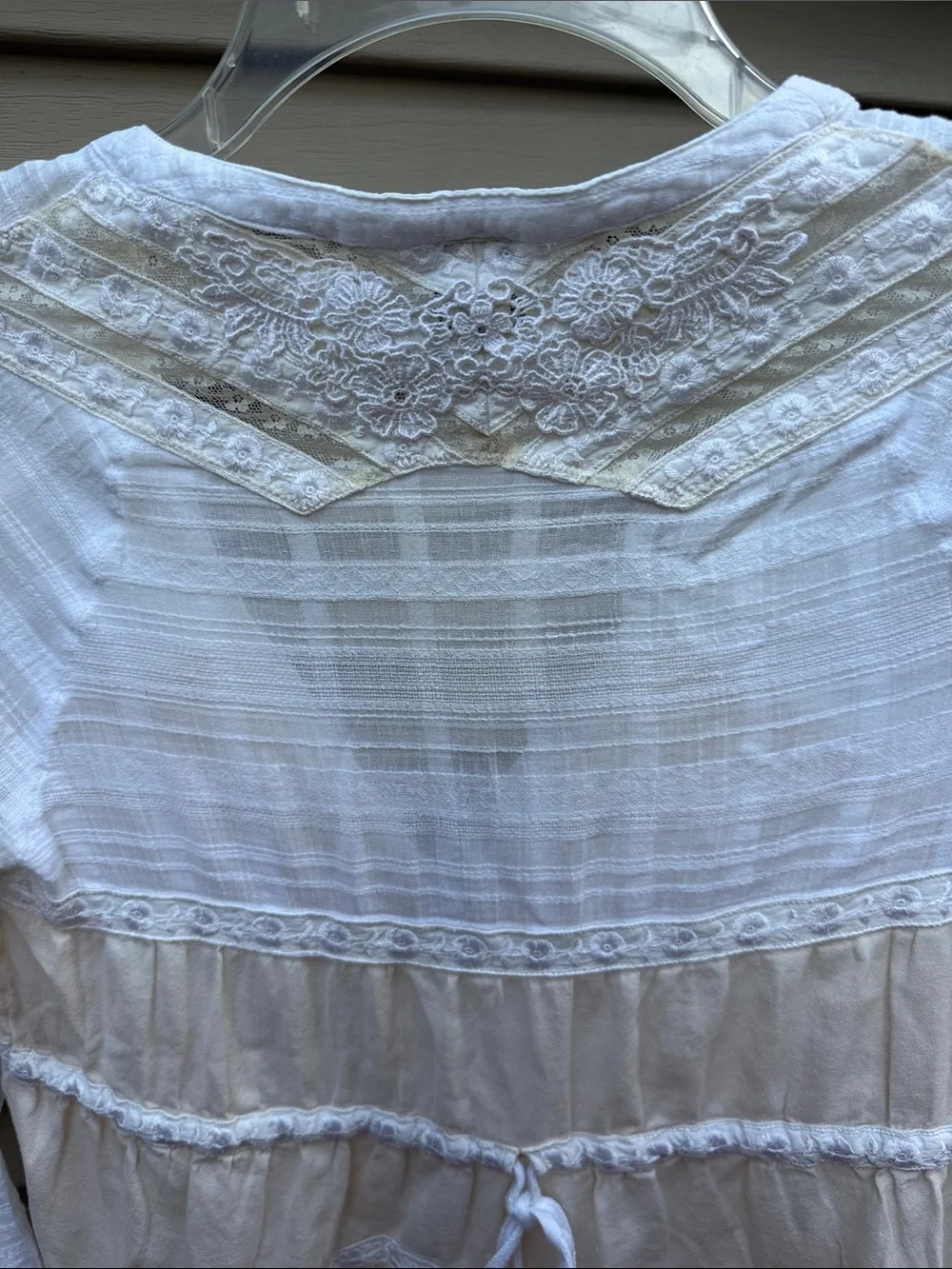 Free People 100%  Cotton Embroidered Boho Top or Tunic Lace Trim V-neck Size XS